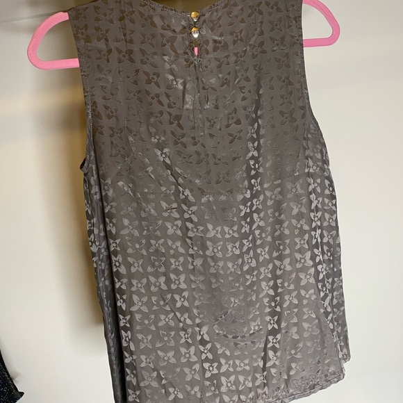 Sleeveless Top - Picture 6 of 6